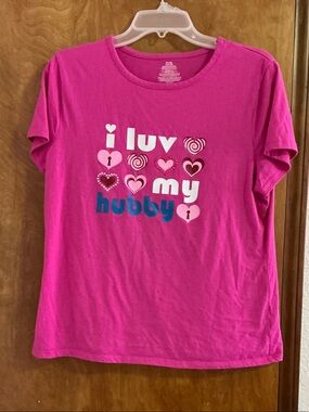 Women’s Pink "I Luv My Hubby" Graphic Tee